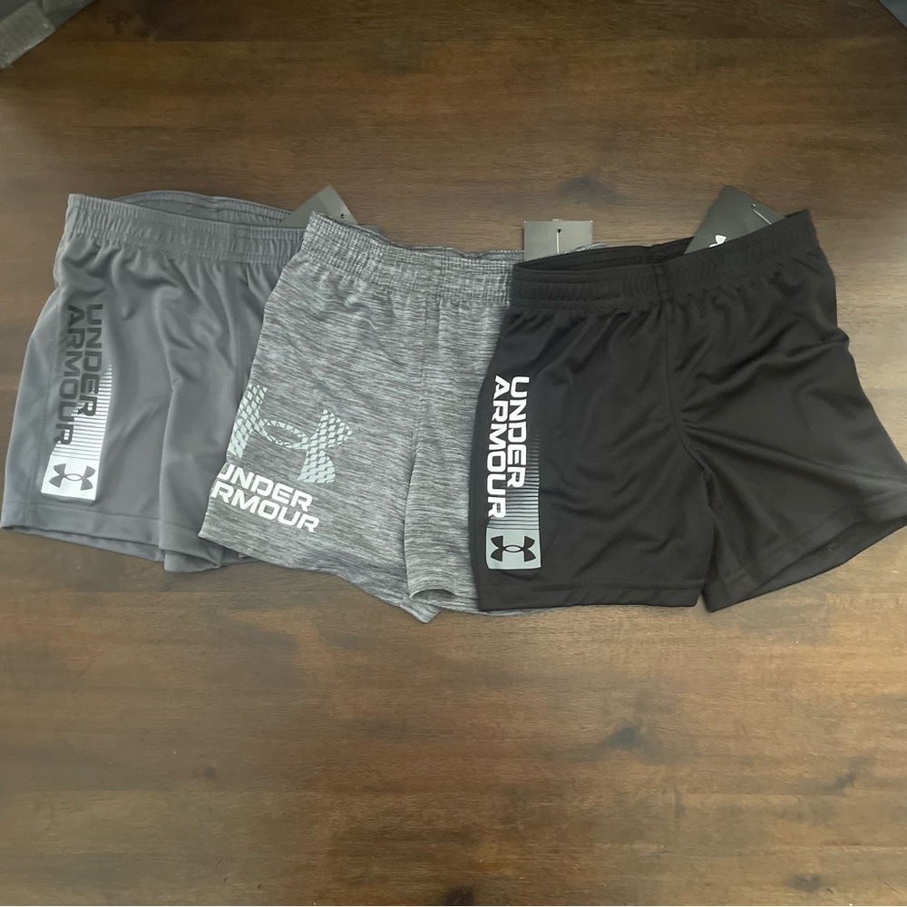 NWT Under Armour Boys‎ 2T short set, 3 pair gray black